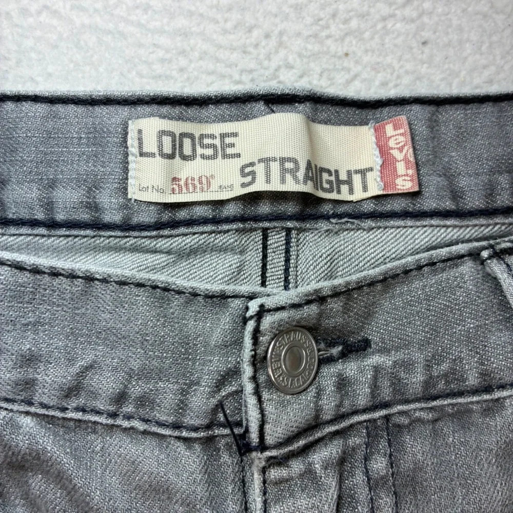 Y2K Levis 569 Loose Straight Jeans Men 34x30 Gray Faded Skater Baggy Paint